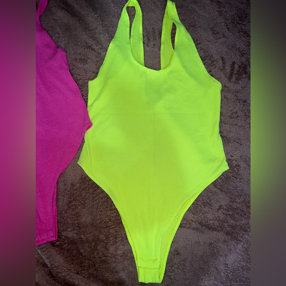 2 bodysuits